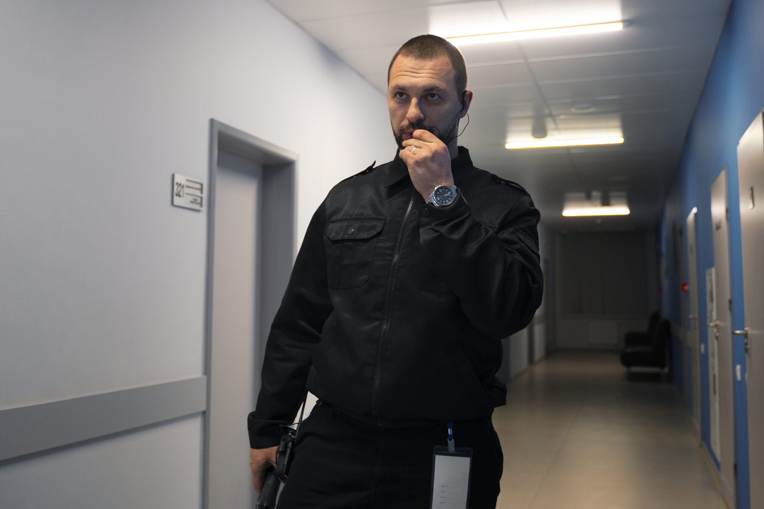 Guardia de seguridad en el lugar de trabajo 12